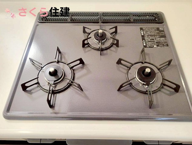 ハートフルタウン　今泉新町267番のキッチン|3口コンロでお料理の効率アップ