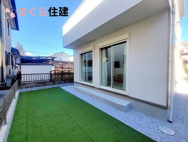 ハートフルタウン　今泉新町267番の庭|人工芝のひかれた南庭