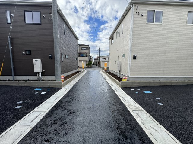 三郷市戸ケ崎３丁目新築戸建【戸ヶ崎小学校：5分】の前面道路含む現地写真|南東側前面道路