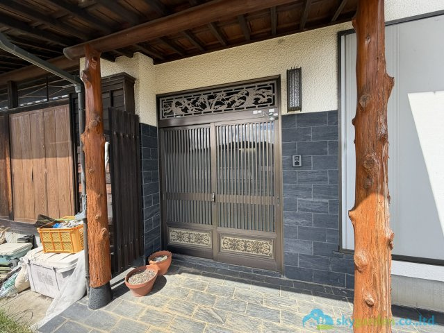 秦野市曽屋　中古戸建の玄関