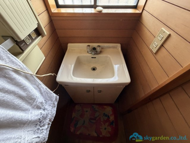 秦野市曽屋　中古戸建の独立洗面台