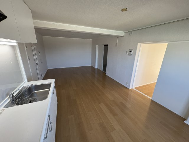 明石大窪住宅4号棟の居間・リビング