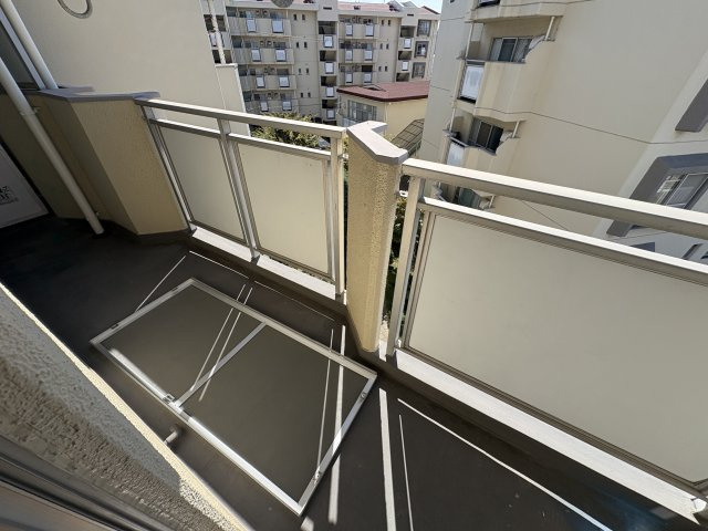 明石大窪住宅4号棟のバルコニー