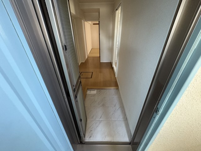 明石大窪住宅4号棟の玄関