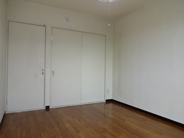 ローズハイツの居間・リビング