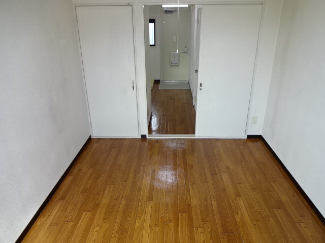 ローズハイツの居間・リビング