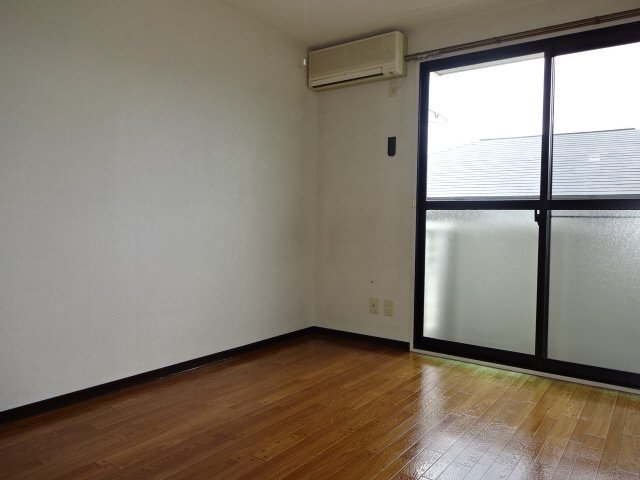 ローズハイツの居間・リビング