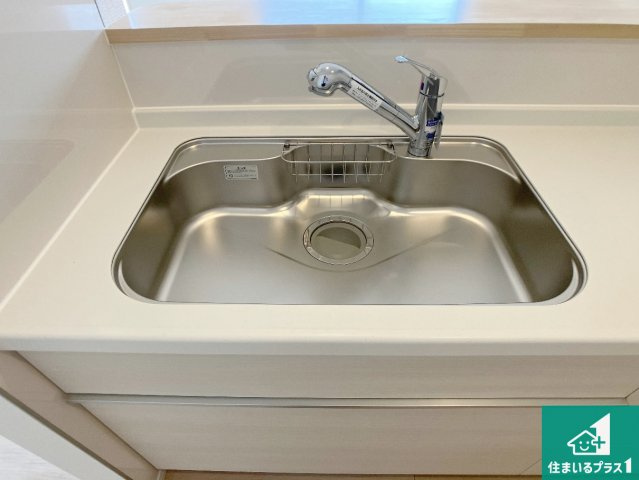 姫路市勝原区山戸　第4期　新築一戸建ての設備|蛇口の先端に浄水器を内蔵しています！原水と浄水、お湯と冷水、シャワーの切替えがワンタッチなので用途によって使い分けられます。