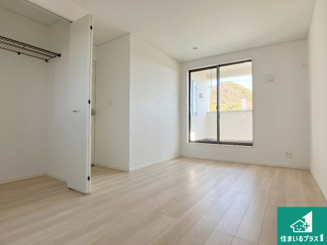 姫路市勝原区山戸　第4期　新築一戸建ての洋室|収納スペースが充実しているので子供の成長に合わせてたくさん収納ができます！家族構成に合わせた様々な活用ができる収納！