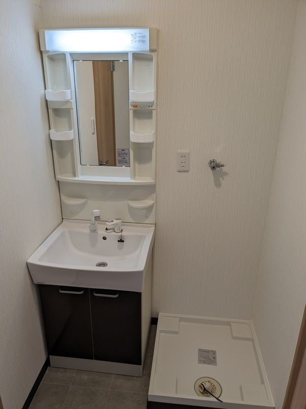 六甲篠原マンションの独立洗面台