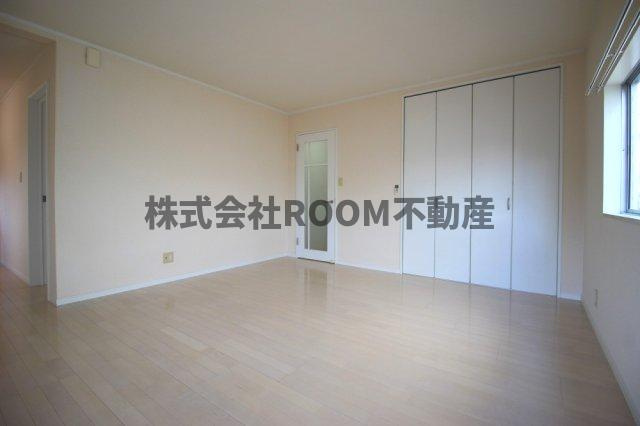 年見貸家の洋室|明るい洋室です