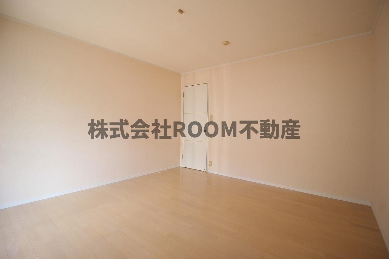 年見貸家の寝室|ゆとりの広さです