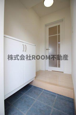 年見貸家の玄関|シンプルで使いやすい玄関です