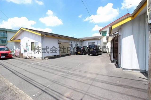 年見貸家の駐車場|駐車場に車を止められます