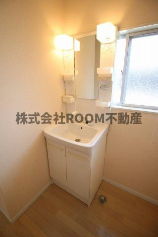 年見貸家の独立洗面台|独立洗面台で身支度をすべて済ませてしまいましょう