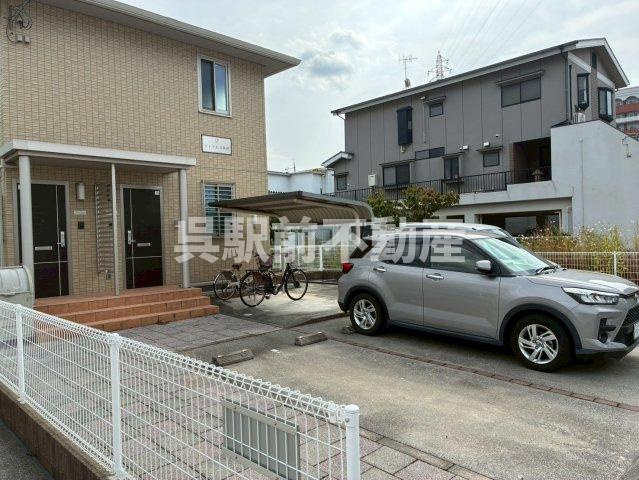 クレア広古新開の駐車場