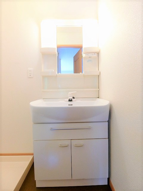 ブレイヴァリーの独立洗面台|写真は同建物の別部屋を参考に掲載しております。