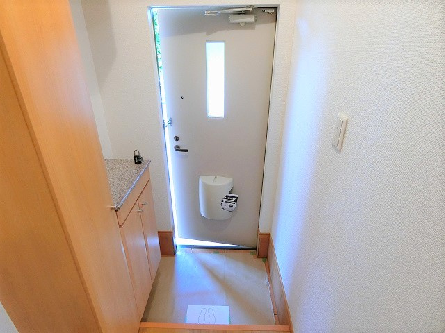 ブレイヴァリーの玄関|写真は同建物の別部屋を参考に掲載しております。