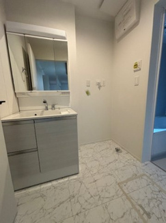 【独立洗面台】 | 廿日市市阿品3丁目（阿品駅徒歩8分！）全2区画　NO2【50坪】 | 三面鏡付きの洗面台は、メイクもドライヤーも余裕のスペースです☆