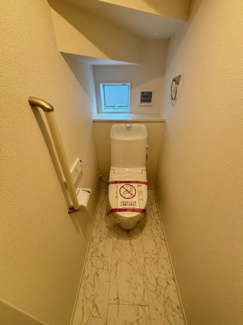 【トイレ】 | 廿日市市阿品3丁目（阿品駅徒歩8分！）全2区画　NO2【50坪】 | シンプルなデザインはお掃除やしやすく衛生的。温水洗浄便座付き　トイレ×２