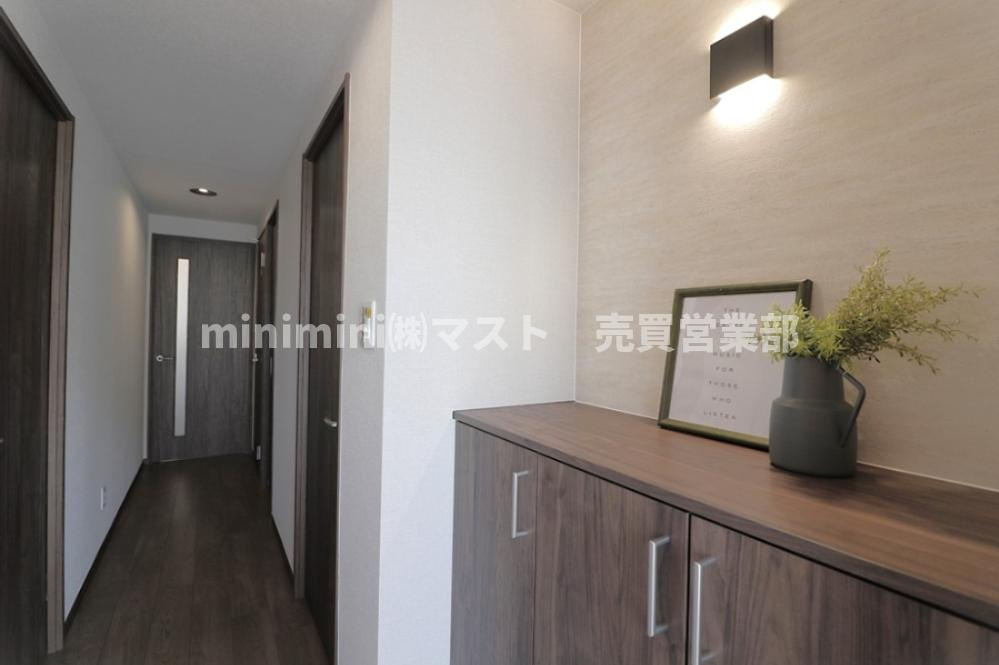 セザール平野の玄関|◆いってきます♪ただいま♪明るい声が聞こえてきそうな玄関。ナチュラルなカラーがとても清潔感のある造りです♪
