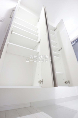 【設備】 | Stay esaka | 収納力たっぷりのシューズボックスで玄関すっきり！