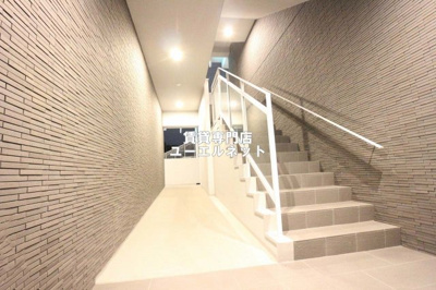 【エントランス】 | Stay esaka | 毎日通る場所だからこそ、洗練された空間に