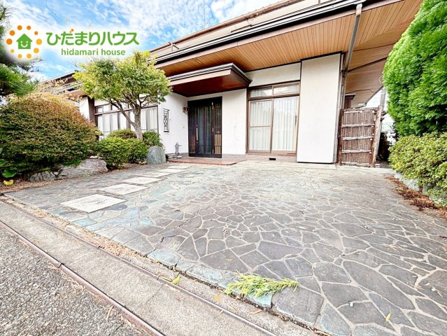 【駐車場】 | ひたちなか市市毛　中古戸建　 | マイホームなら駐車場代がかかりません。しかも、自宅の駐車場で洗車が出来ます！今までコイン洗車に行っていた手間も省けて、節約にも繋がります(^^♪