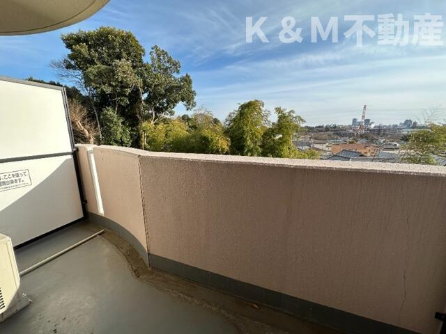 アルファマのバルコニー|外からの目が気にならないバルコニーで洗濯物が干せます