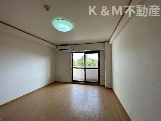 アルファマの居間・リビング|こちらのリビングで趣味の時間をお楽しみください