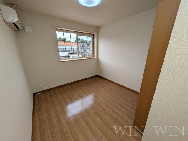 フロンティア栄の洋室