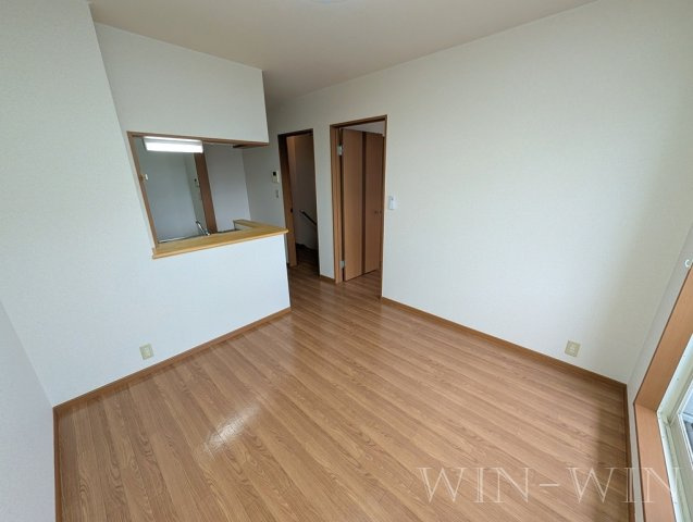 フロンティア栄の居間・リビング