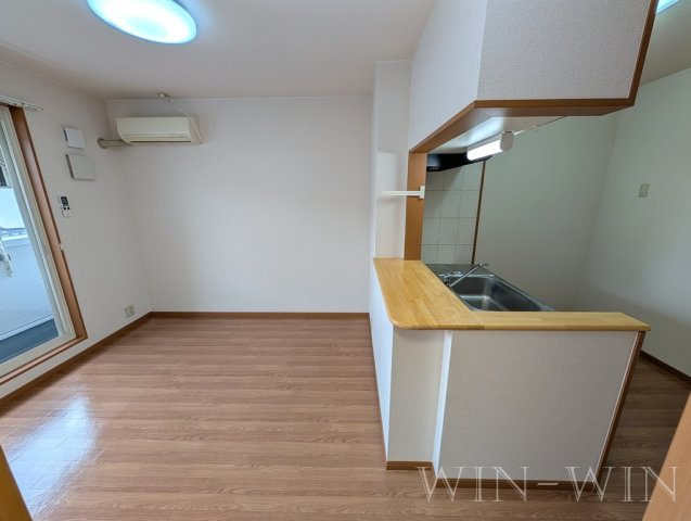 フロンティア栄の居間・リビング