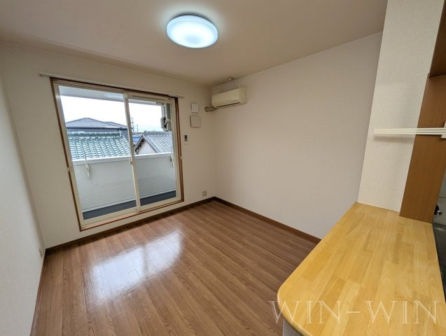 フロンティア栄の居間・リビング