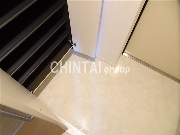 ドミール中野南台の玄関