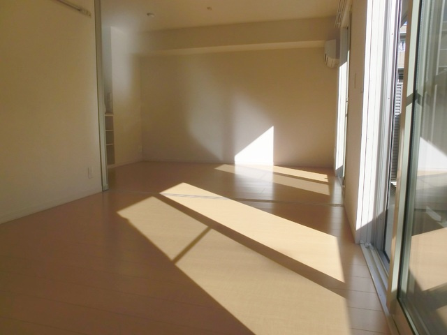 サンレーモの居間・リビング|明るい日差しの入るお部屋です★