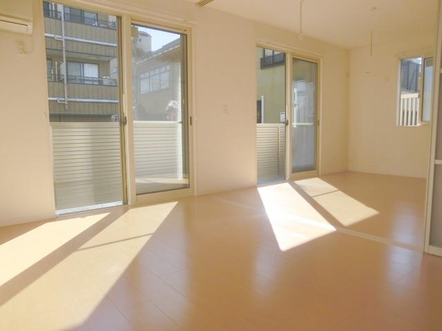 サンレーモの居間・リビング|！広々！ぽかぽかです！！！！