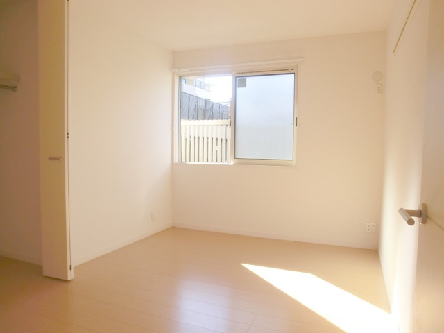 サンレーモの居間・リビング|綺麗な洋室です