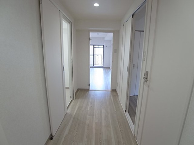 【玄関】 | メゾン下沢 | 玄関開けても室内見えません