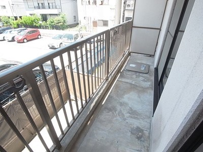 【バルコニー】 | メゾン下沢 | 日当たり良好で洗濯物も良く乾きます