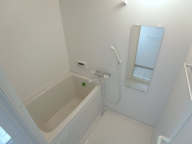 メゾン下沢の浴室|入れ替え済、シングルレバーの浴室は鏡付きです