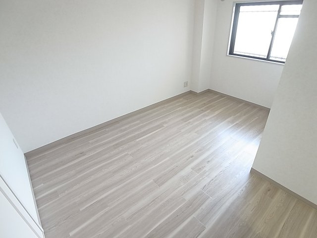 メゾン下沢の内装|明るい洋室、綺麗な内装です