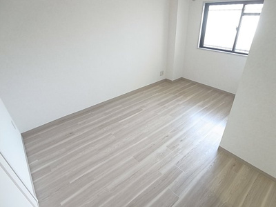 【内装】 | メゾン下沢 | 明るい洋室、綺麗な内装です