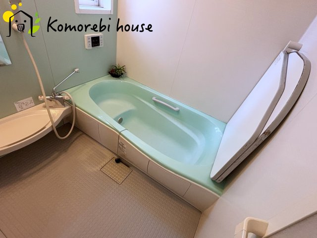 上尾市東町3丁目　中古戸建の浴室|さわやかな色の風呂でリフレッシュできます