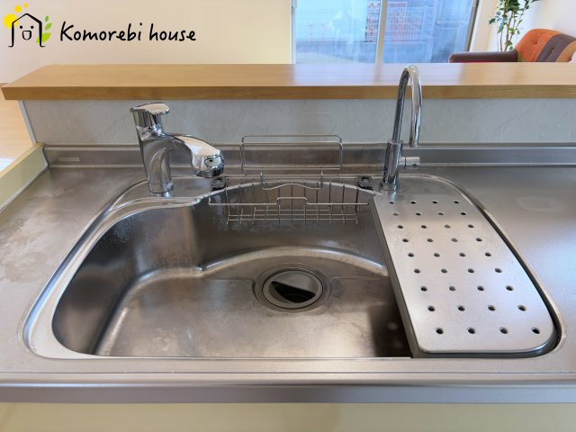 上尾市東町3丁目　中古戸建のキッチン|水切りがある洗い場です