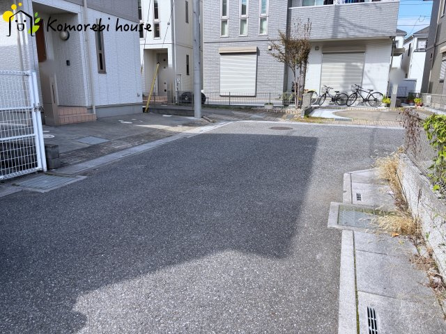 上尾市東町3丁目　中古戸建の前面道路含む現地写真|車通りの少ない前面道路です
