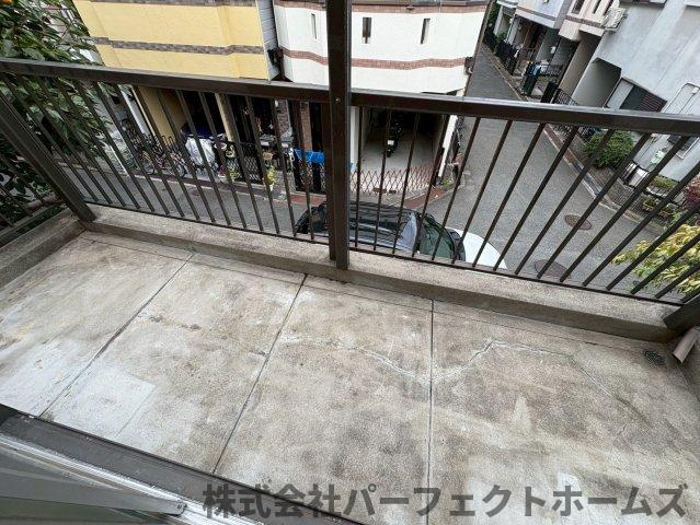 宝町戸建のバルコニー|暖かな日差しのふりそそぐバルコニー