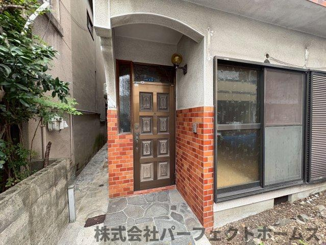 宝町戸建のエントランス