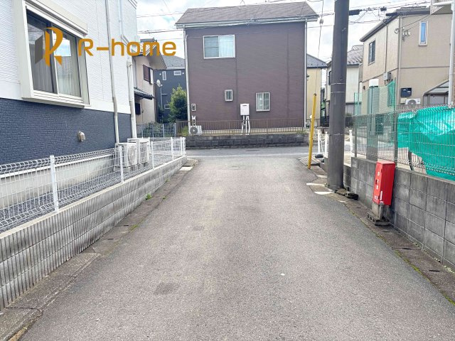 我孫子市並木12期　新築戸建て　1号棟の前面道路含む現地写真|『今から見たい！』大歓迎です♪
お気軽にＲ－ｈomeまでお問い合わせください。