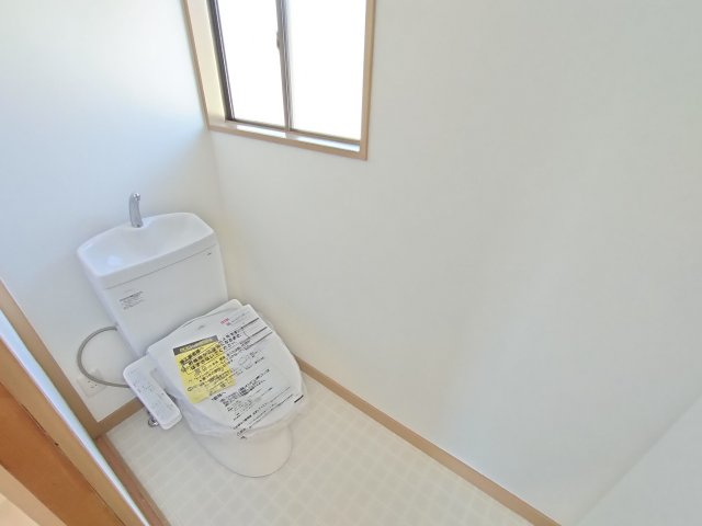 古河市東リノベーションハウスのトイレ|〇2階トイレ〇　☆取り替え済☆
1階と2階にトイレがございますので朝の混雑した時も安心です！
2025年11月撮影